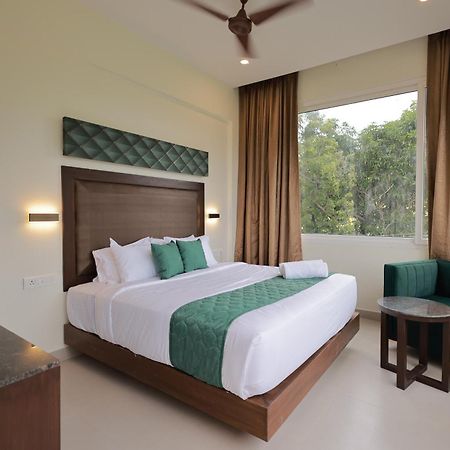 Hotel Aavudai Grand Aralvaimozhi Eksteriør billede