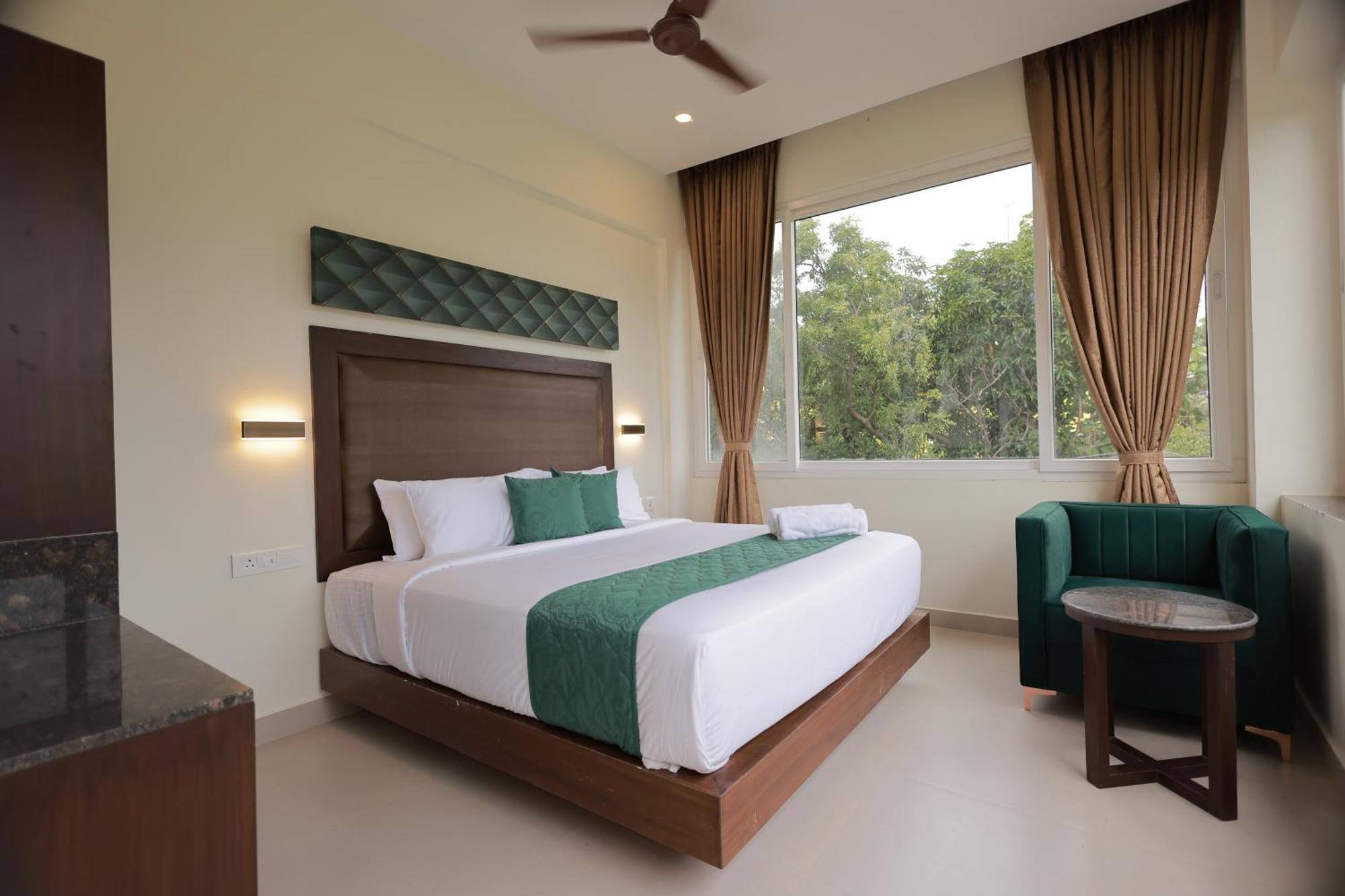Hotel Aavudai Grand Aralvaimozhi Eksteriør billede