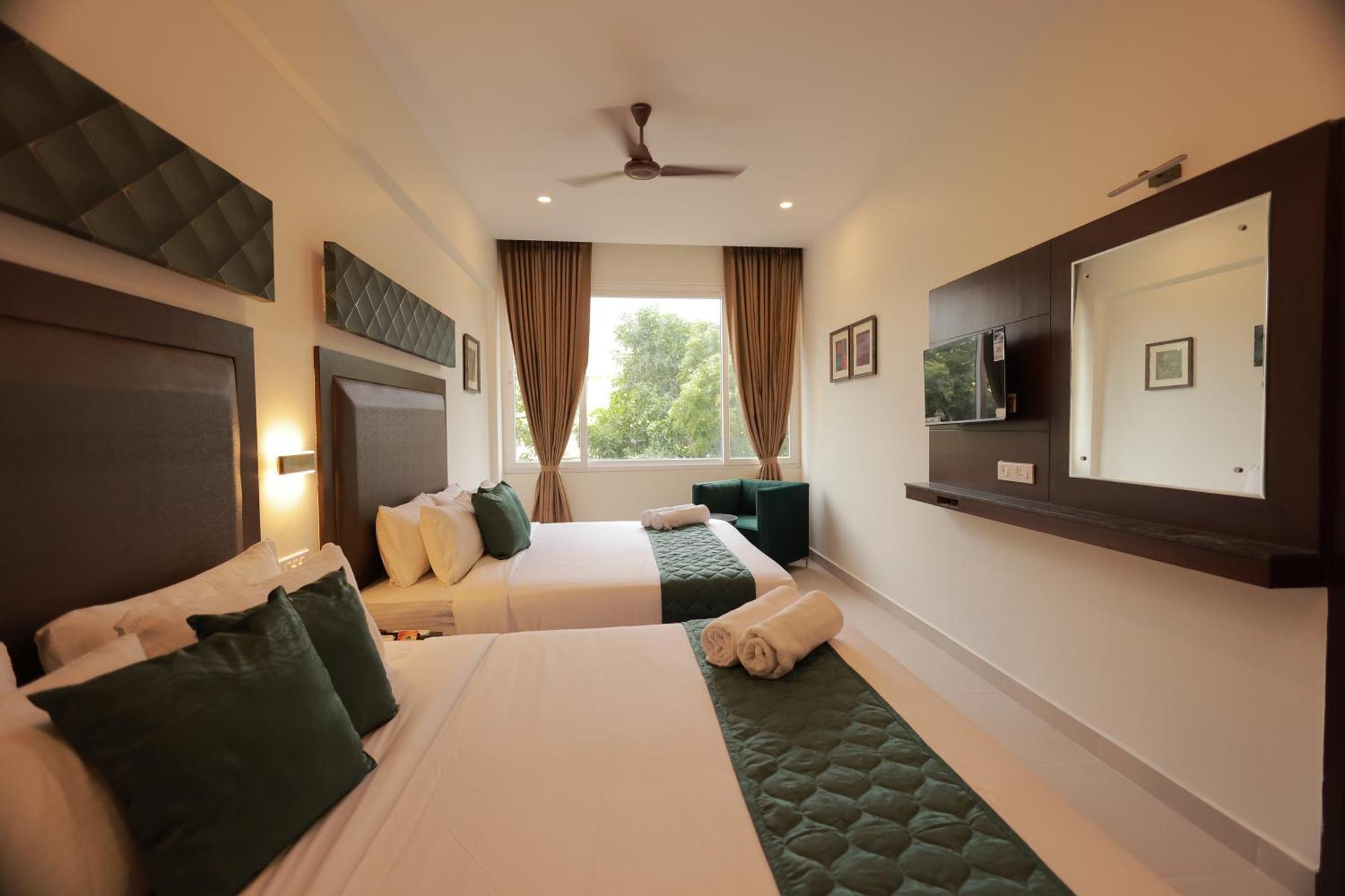 Hotel Aavudai Grand Aralvaimozhi Eksteriør billede